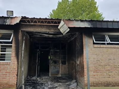 A dos semanas del incendio, la comunidad educativa de la Escuela 342 sostiene las clases con modalidad virtual