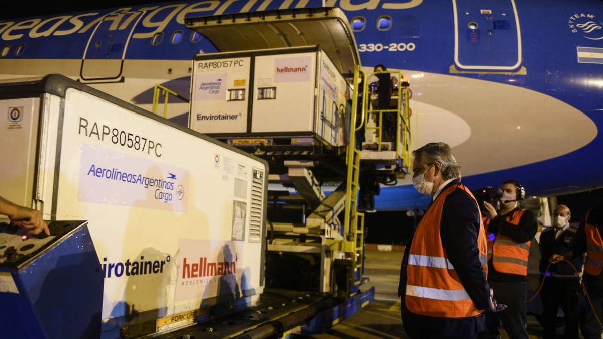 El gobierno prepara una operación de 10 vuelos a China para traer vacunas de Sinopharm. Fuente: (Twitter)