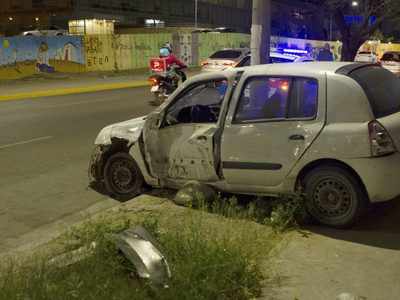 Dos personas heridas tras un violento incidente de tránsito en la rotonda de Leloir y Entre Ríos