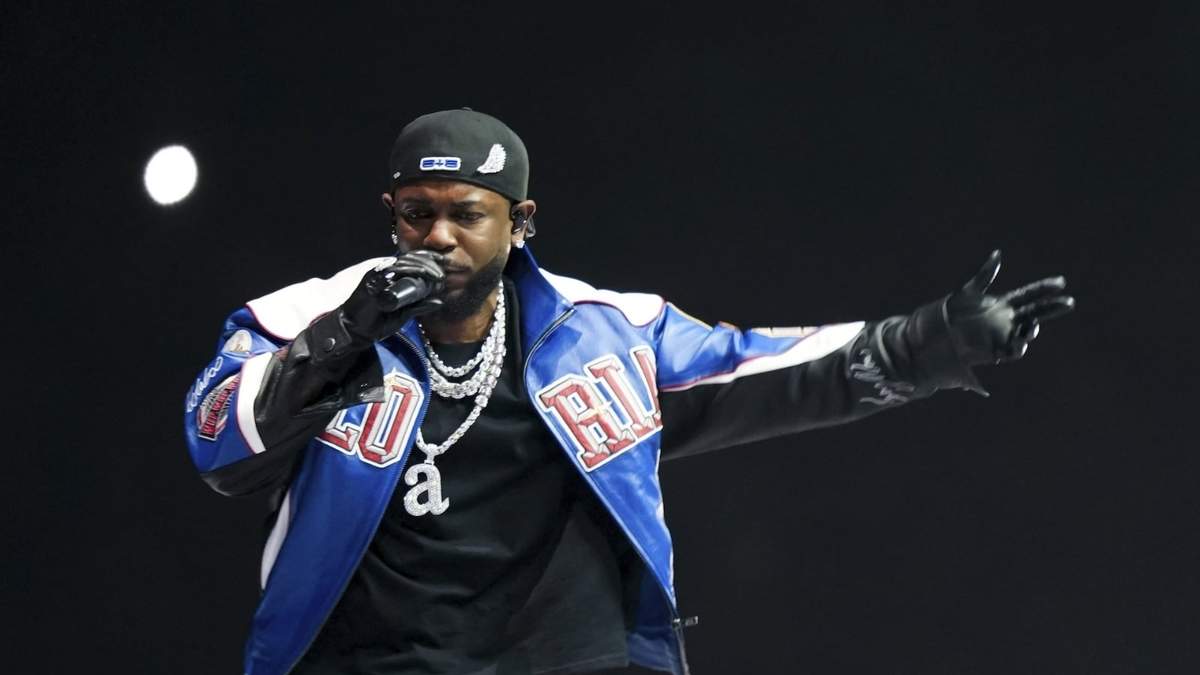Kendrick Lamar se presenta durante el espectáculo de medio tiempo del Super Bowl 59