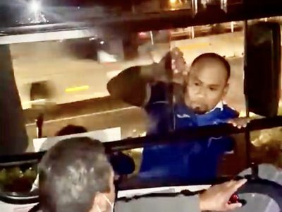 Presuntos montachoques agreden a chofer: "me pagas o te reviento tus cristales" (Video)