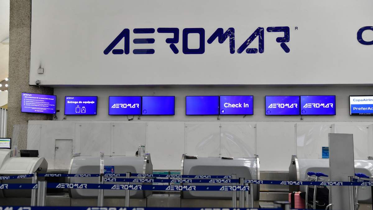 Mostrador de Aeromar en la terminal 2 del Aeropuerto internacional de la Ciudad de México