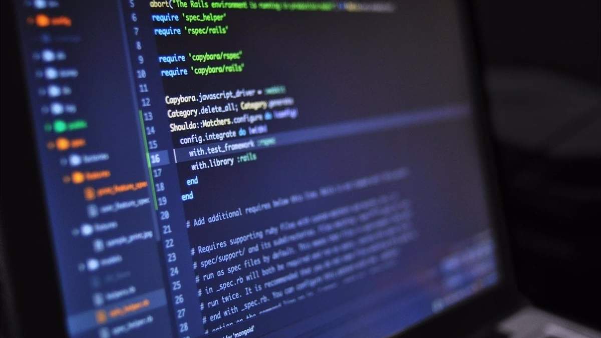 Código escrito con Python Google actualizó su 'chatbot' Bard, impulsado por Inteligencia Artificial (IA)