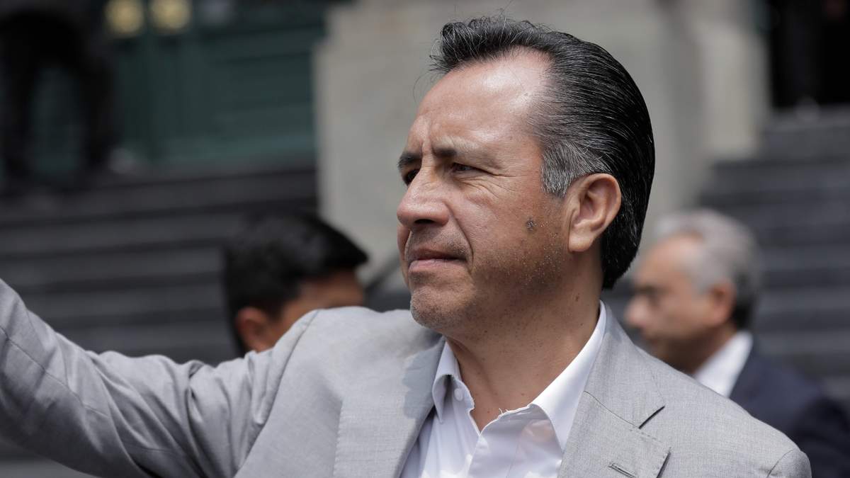 Cuitláhuac García. Golpe a Veracruz por al menos 830 millones de pesos