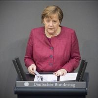 Merkel defiende el "freno de emergencia" con toque de queda: "El virus no perdona las medias tintas"