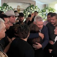 “¡Asesino!”: abuchean y corren al gobernador de Michoacán del funeral de Carlos Manzo (Videos)