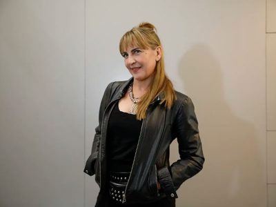 Lola Cordero marca tendencia a los 50 años con sus bikinis y trajes de baño favoritos