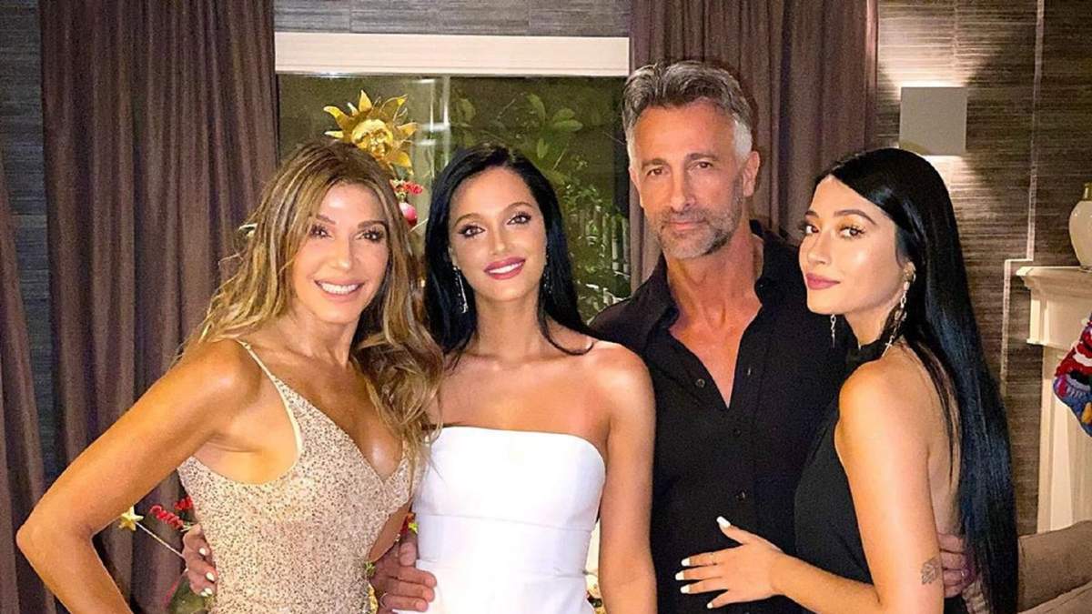 Oriana Sabatini, sus padres y su hermana. Fuente: (Instagram)