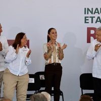 En Tula “nomás una barda y miren aquí”: así se mofó Sheinbaum de Calderón desde Dos Bocas