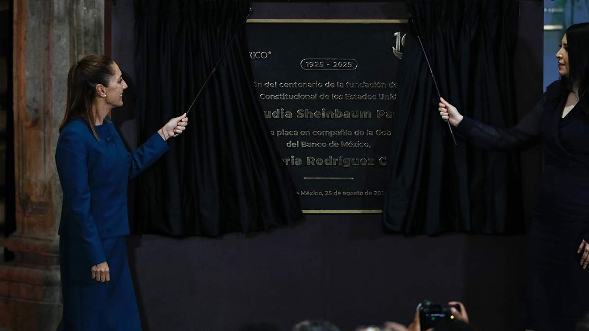 Develación de la placa conmemorativa