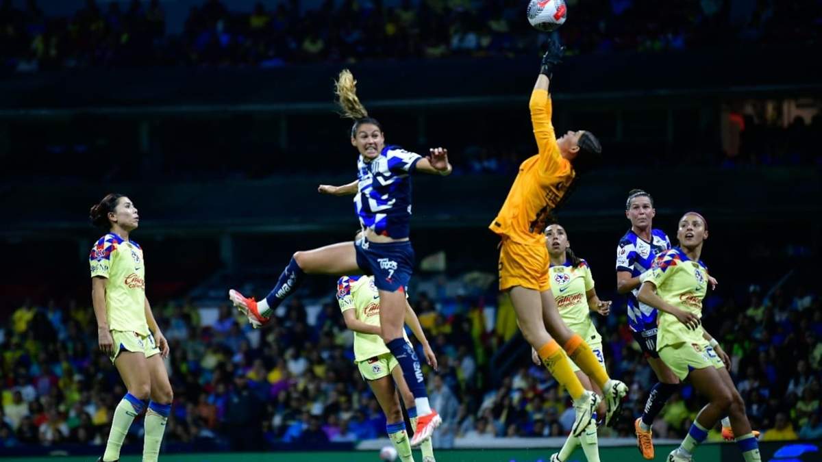 El encuentro entre América y Rayadas en el Estadio Azteca