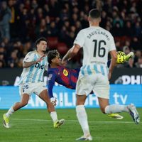 Barcelona golea 3-0 al Ovideo y recupera el liderato de la liga española