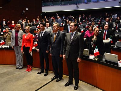 Enrique Murat, hermano del gobernador de Oaxaca, asume la curul de Manuel Velasco en el Senado
