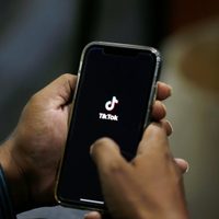 TikTok firma acuerdo para formar nueva unidad en EU con inversores, incluidos Oracle y Silver Lake