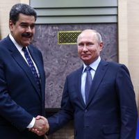 Venezuela pide acuerdos a Rusia para "recuperar" al mercado del petróleo