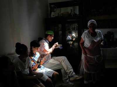 Cuba enfrentaría más apagones sin la ayuda de Pemex; la petrolera cancela envíos de enero
