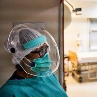 Coronavirus: la Argentina sobrepasó la barrera de los 93 mil fallecimientos