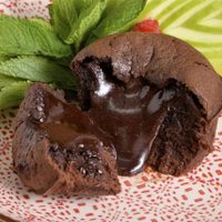 Volcán de chocolate sin harina ni azúcar: una bomba de sabor en una receta fácil que se hace en 1 minuto