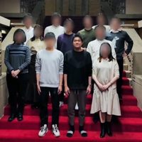 Tras escándalo por fiesta, primer ministro de Japón destituye a su hijo de cargo en el gobierno