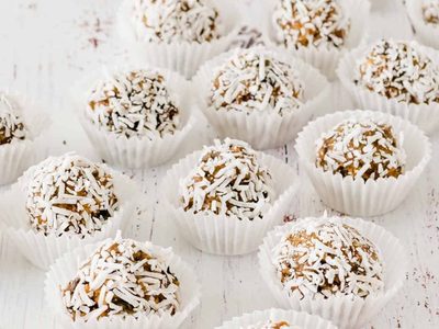 Si te sobró bizcochuelo y nadie lo quiere comer, no lo tires: hacé estas trufas fáciles en 3 pasos