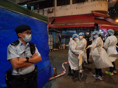 El sistema sanitario de Hong Kong está "desbordado" por la quinta ola de covid-19