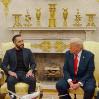 Bukele se reúne con Trump y dice que no enviará de regreso a EU a hombre deportado por error