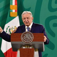 "No se van a aburrir" dice AMLO al recomendar a sus adversarios su nuevo libro