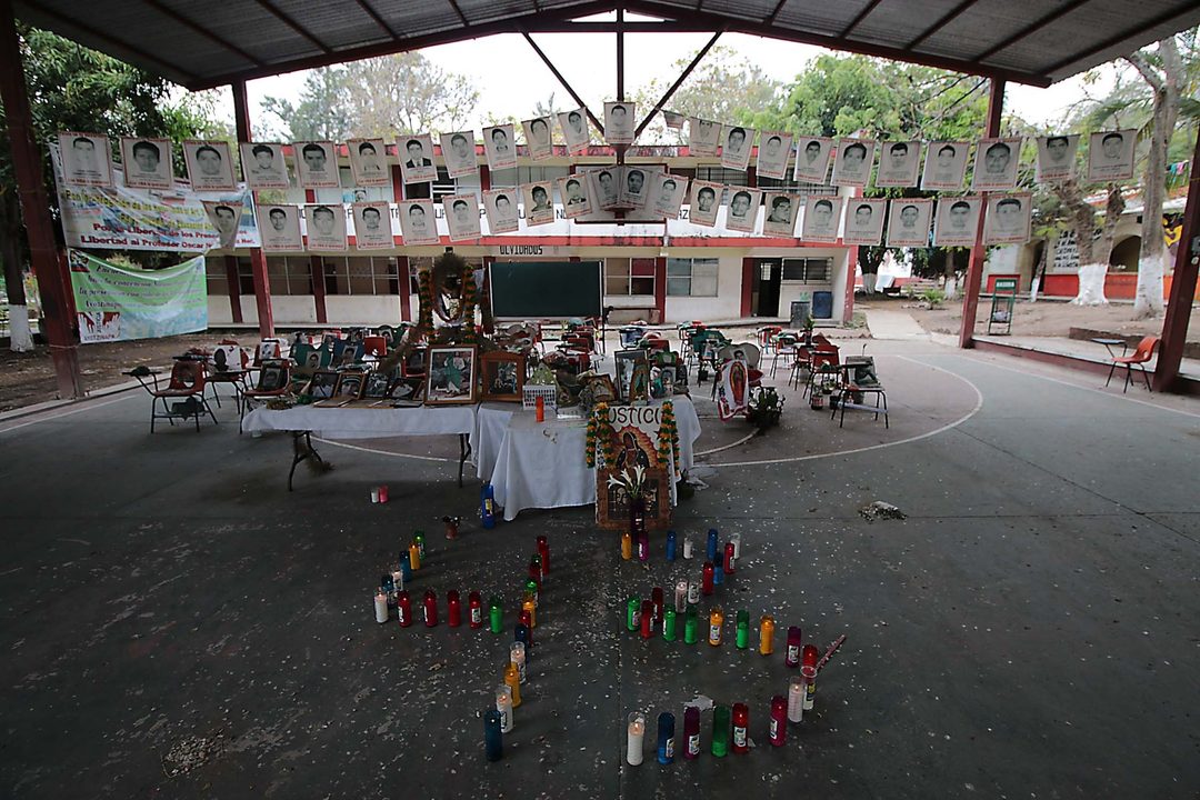 128f5f41c700dcfcc7-160421_ayotzinapa_jlc
