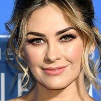 ¡Sin pudor! Aracely Arámbula causa estragos con una postal desde la piscina. ¡Madre Mía!