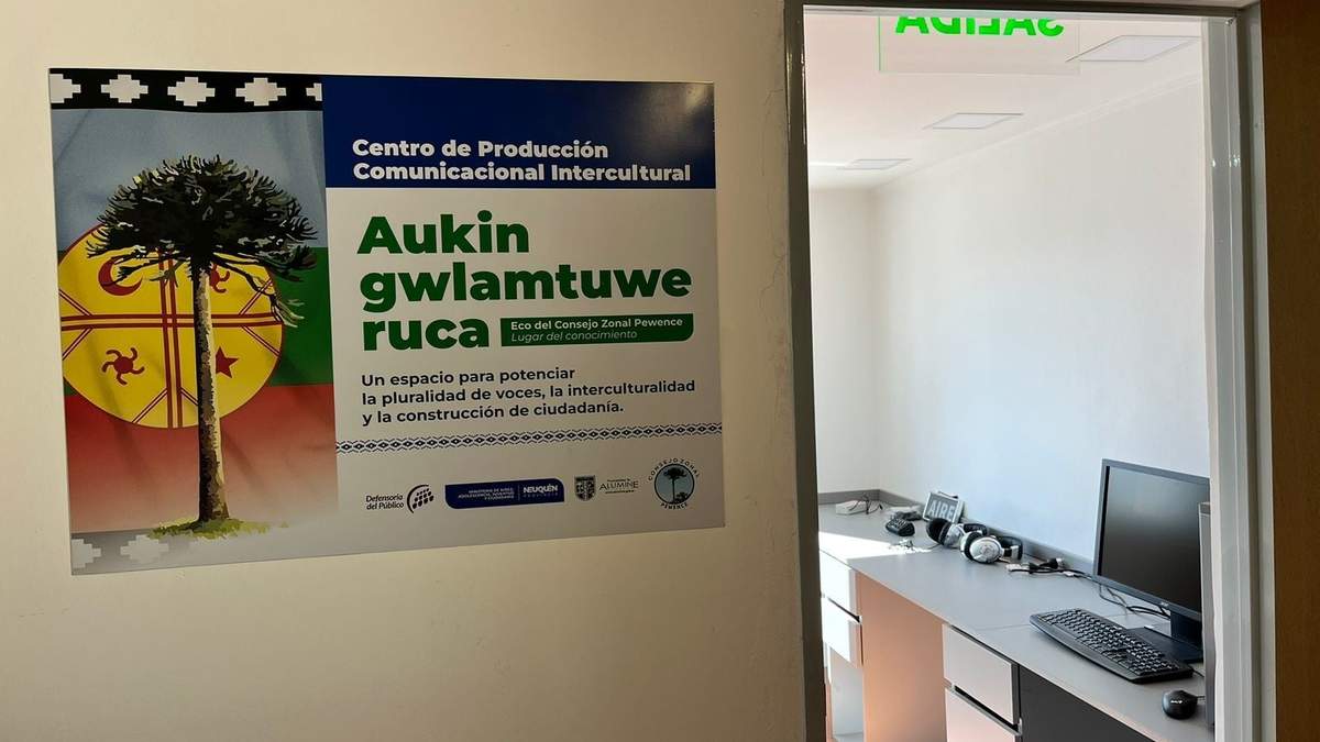 El acceso al estudio de radio. Fuente: (Facebook)