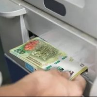 Con 14 % de aumento, el jueves comienzan a cobrar estatales en Río Negro
