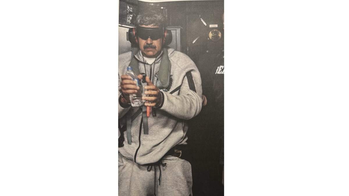 La imagen de Nicolás Maduro detenido, compartida por la Casa Blanca