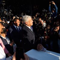 Diputado panista tramita amparo contra consulta; pide suspenderla