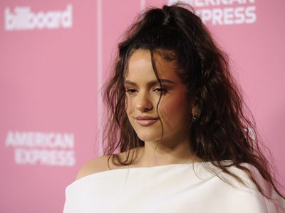 Rosalía deslumbra de rojo brillante ante los ojos de sus fans: nuevo y llamativo video