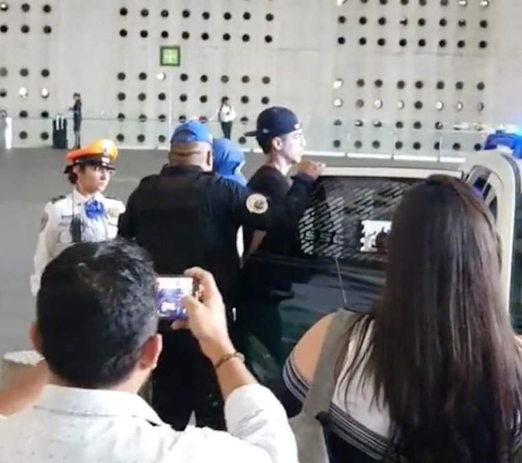 El momento en el que el influencer fue detenido