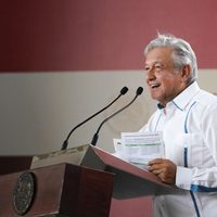 No habrá más apagones, dice AMLO al anunciar planta eléctrica en la Península