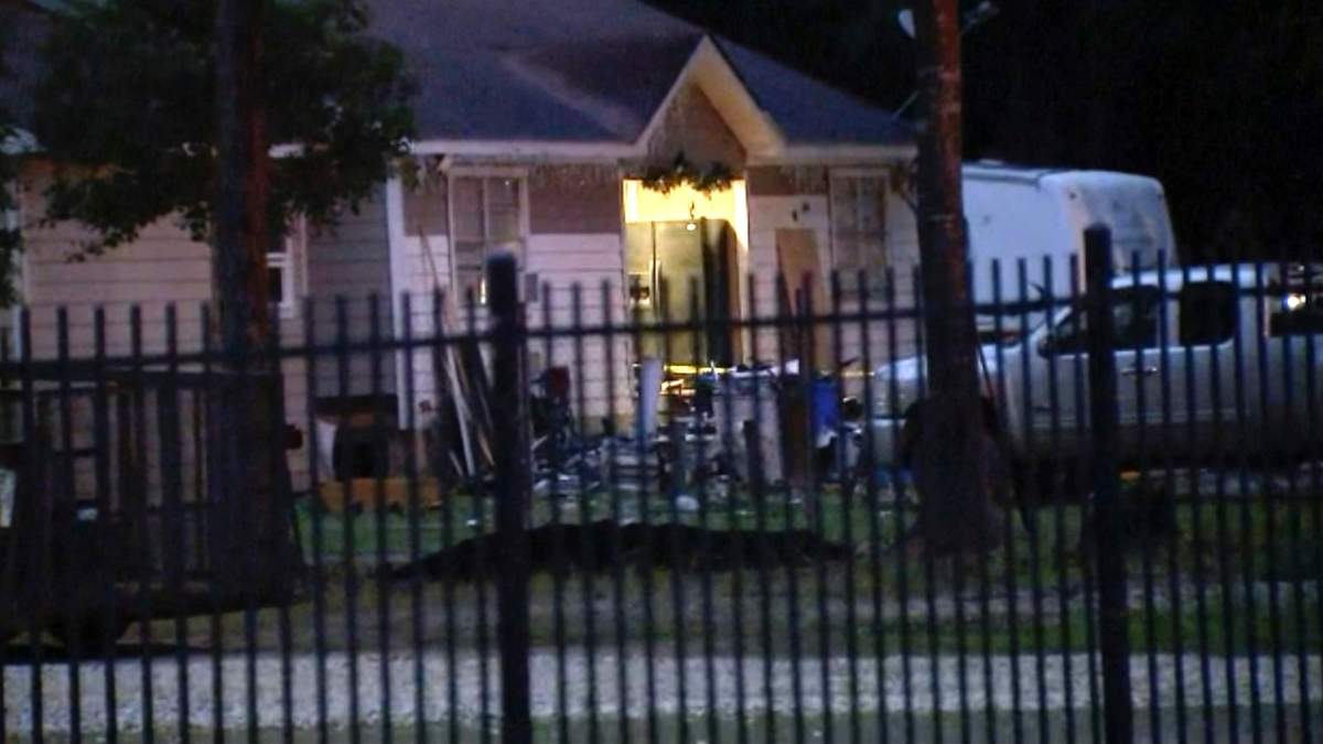 La escena de un tiroteo ocurrido la madrugada de este sábado 29 en Cleveland, Texas
