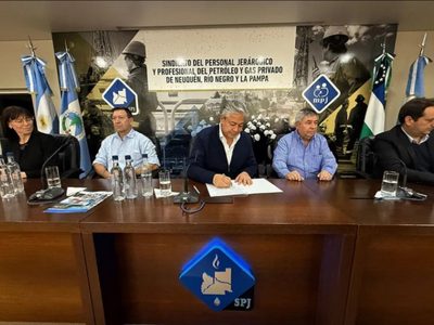 Tras la firma de un convenio con petroleros, Figueroa reclamó inversiones a operadoras de Vaca Muerta