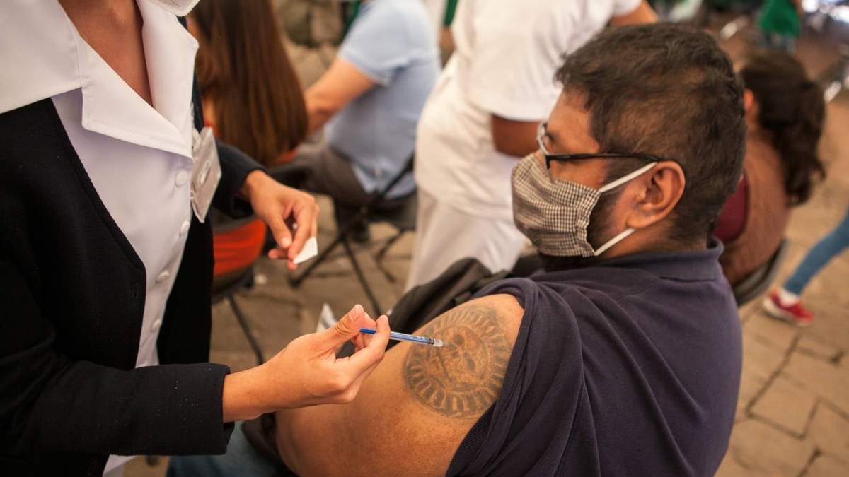 Aún no se anunció qué marca de vacuna se aplicará a personas de 30 a 29 años