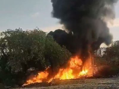 Un hombre queda calcinado tras estallar camioneta con huachicol en Atotonilco de Tula