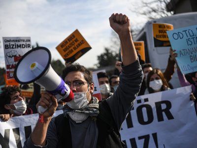 Estudiantes turcos protestan contra comentarios homófobos de Erdogan