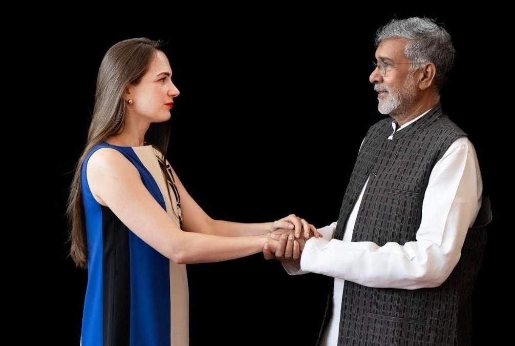 En la imagen Oleksandra Matviichuk, Nobel de la Paz 2022 (izquierda) y Kailesh Satyarthi, Nobel de la Paz 2018 (derecha)