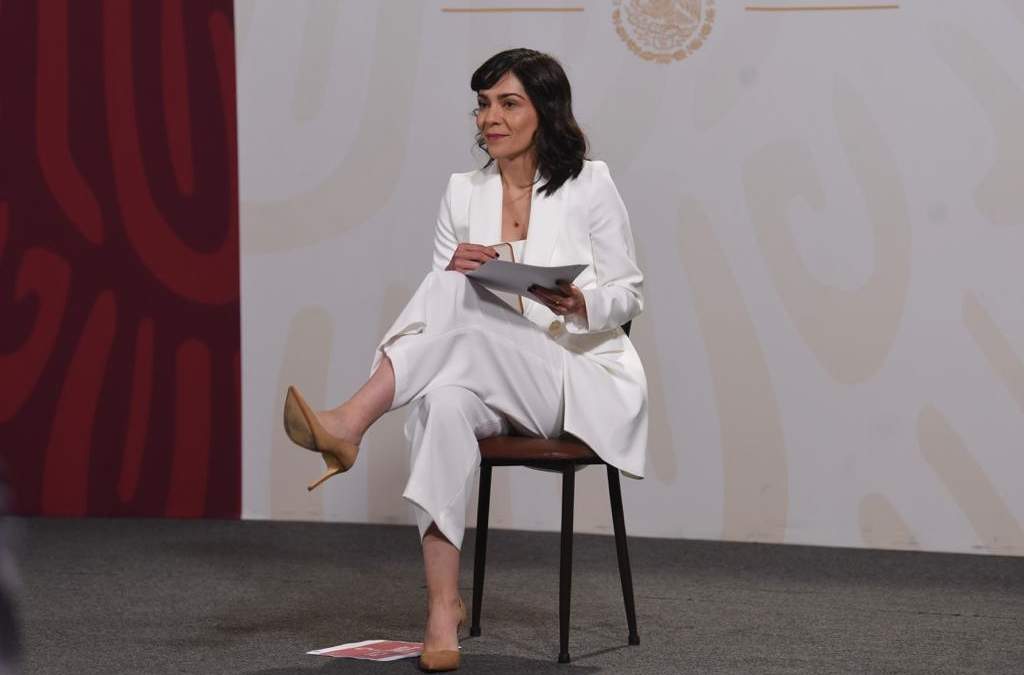 La presentadora