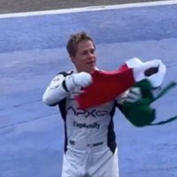 Brad Pitt causa sensación en el Gran Premio de México (Video)