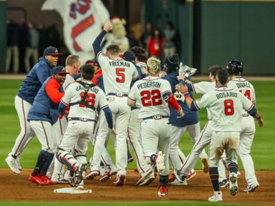 Bravos derrotan a Dodgers en el primer juego de la Serie de Campeonato