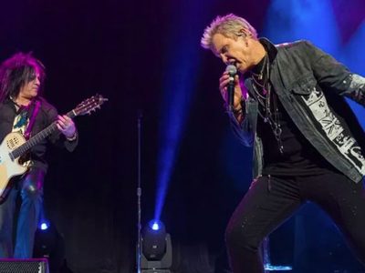 Billy Idol, eterno espíritu rocker en el Domo de Cobre