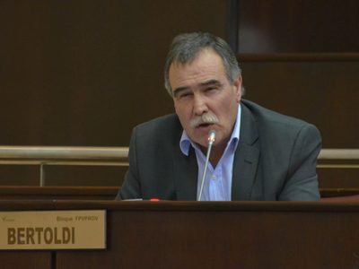 Apuntaron contra el intendente de Centenario por la falta de agua