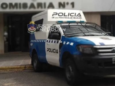 Dejó una mochila con 500.000 pesos en la camioneta y se la robaron