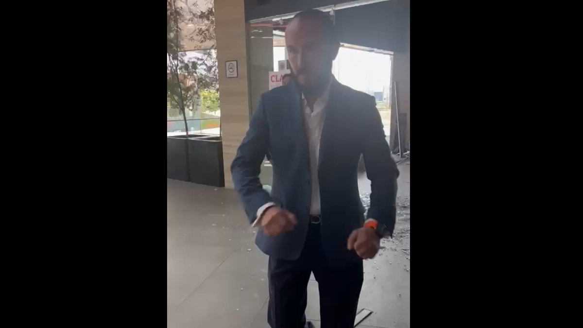 En la imagen, una captura de pantalla del video de la agresión contra la científica Carolina Mendoza, ocurrida en mayo último