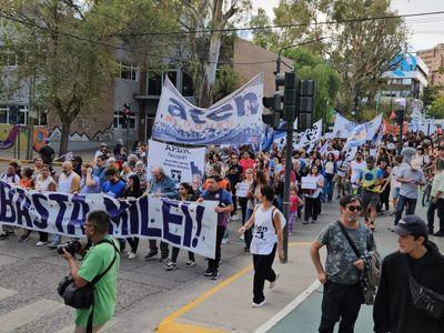Gremios y organizaciones sociales se movilizaron para repudiar la represión en el Congreso